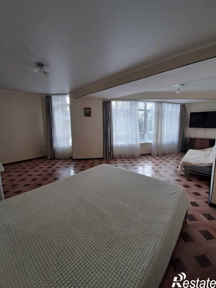 2-комн квартира улица Кирова, 1