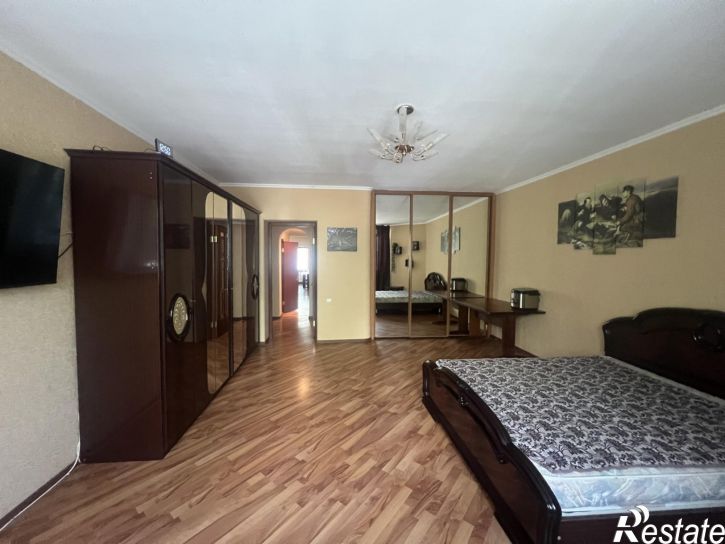 4-комн квартира Астраханская улица, 86