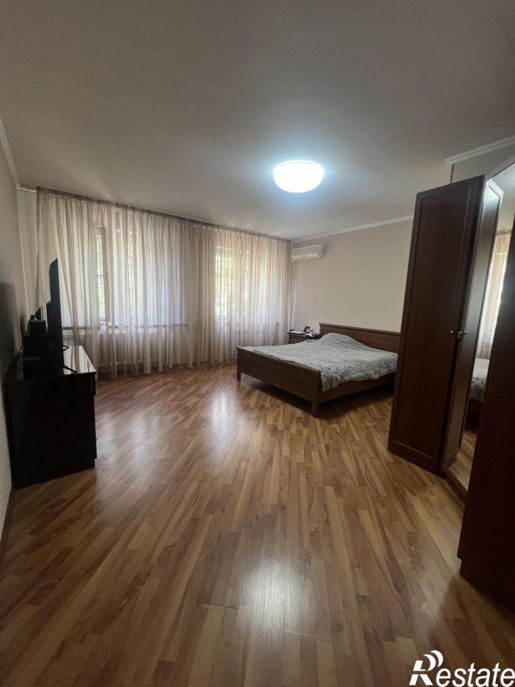 4-комн квартира Астраханская улица, 86