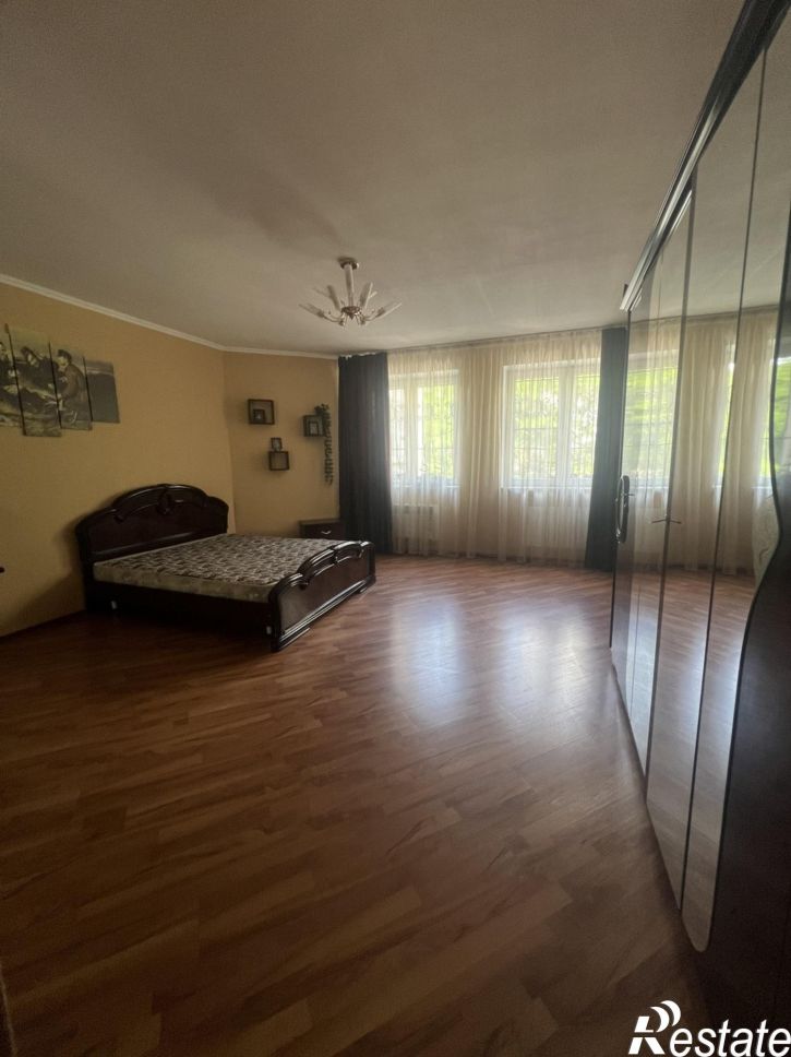 4-комн квартира Астраханская улица, 86