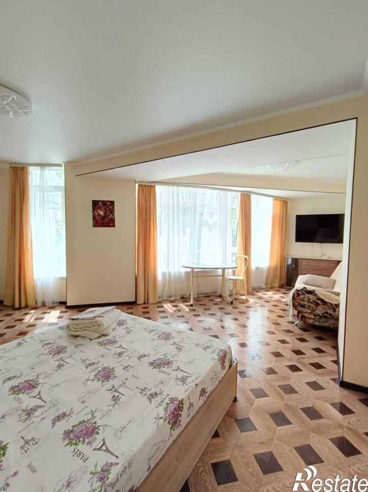 2-комн квартира улица Кирова, 1