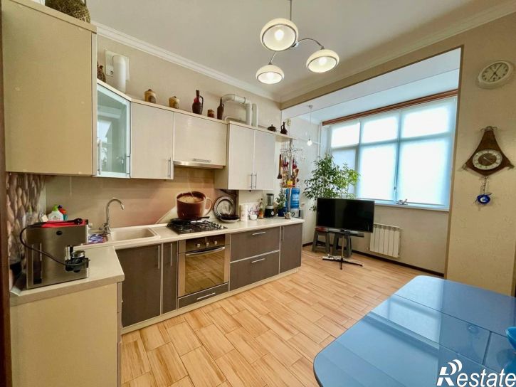 2-комн квартира улица Кати Соловьяновой, 84