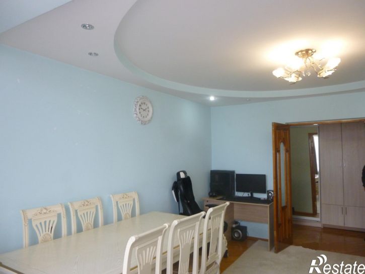 2-комн квартира улица Самбурова, 258