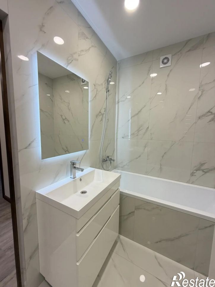2-комн квартира улица Крылова, 13к3