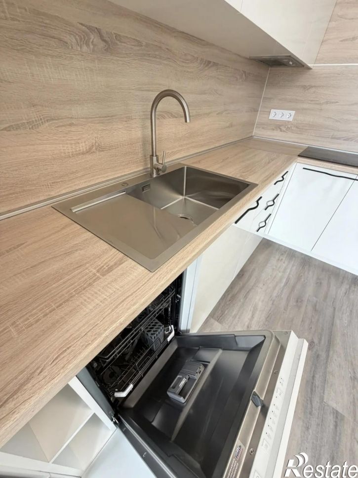 2-комн квартира улица Крылова, 13к3