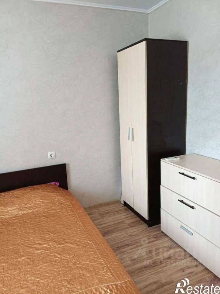 2-комн квартира улица Адмирала Пустошкина, 22 с4,  д. 22 с4