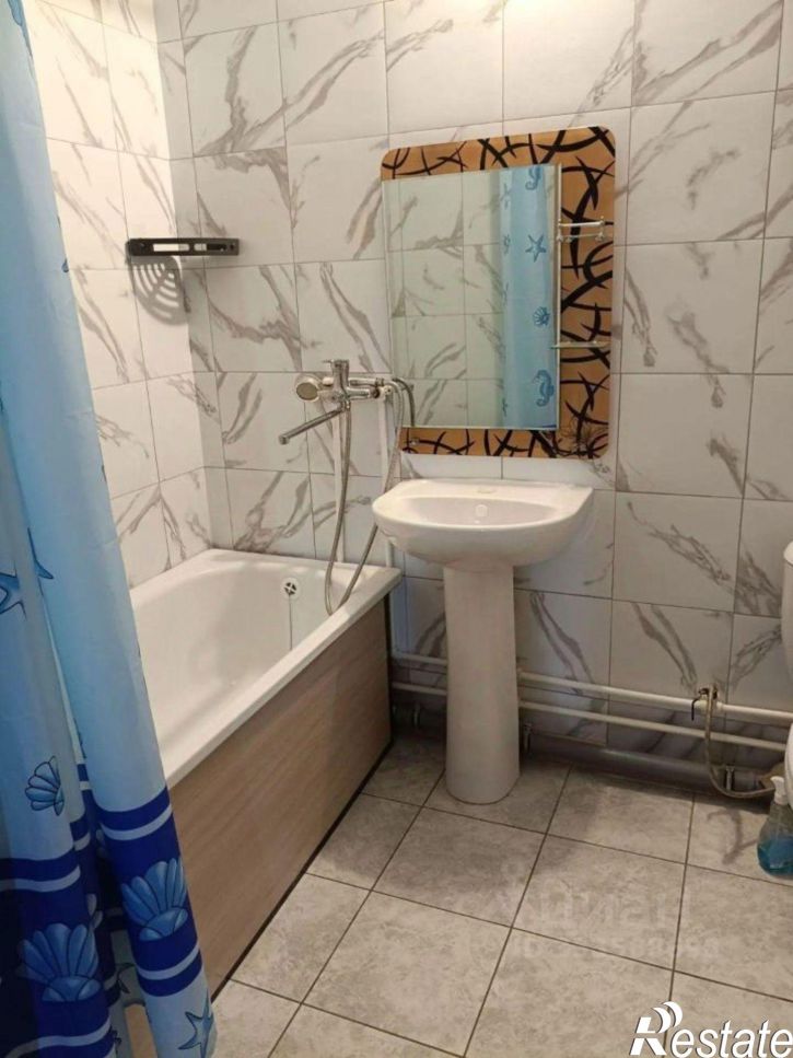 2-комн квартира улица Адмирала Пустошкина, 22 с4,  д. 22 с4
