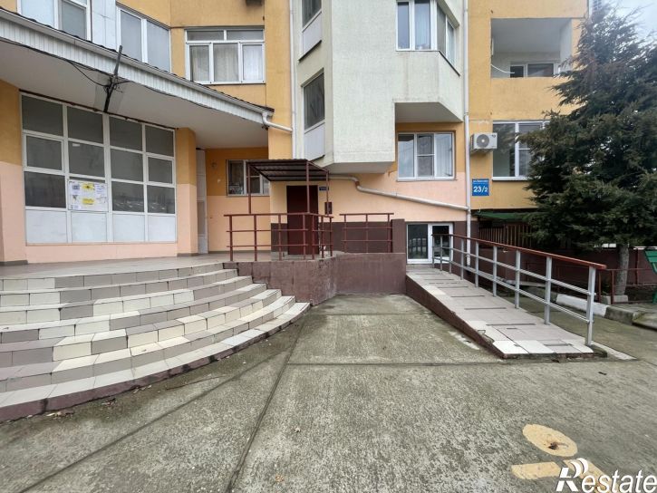 2-комн квартира улица Крылова, 23к2