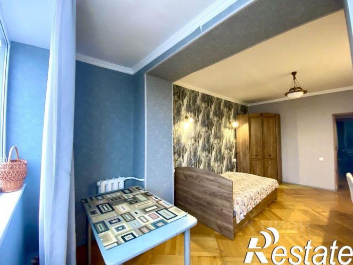 2-комн квартира улица Самбурова, 239,  д. 239