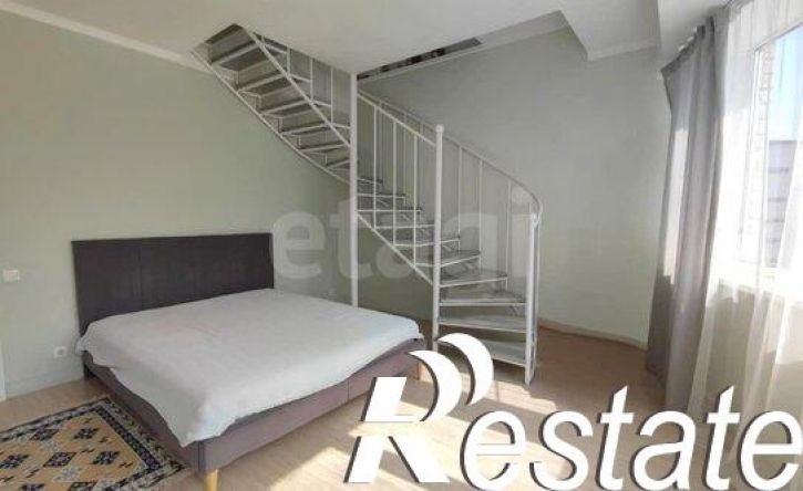 2-комн квартира Лазурная улица, 18,  д. 18