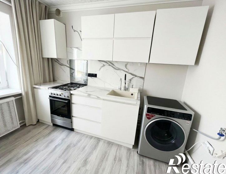 3-комн квартира Строительный переулок, 24