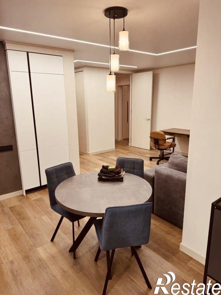 2-комн квартира улица Крылова, 13к1